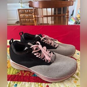 Worn 2x Like New Condition Brooks Richochet Women’s Running Shoes Size 9 Medium